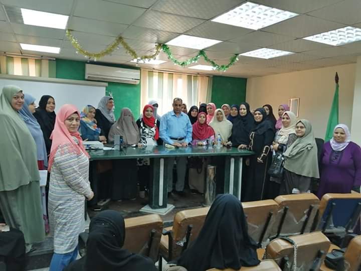 مدير التأمين الصحى بالشرقية يجتمع مع زائرات الادارات المدرسية ويزور مرضى المبرة