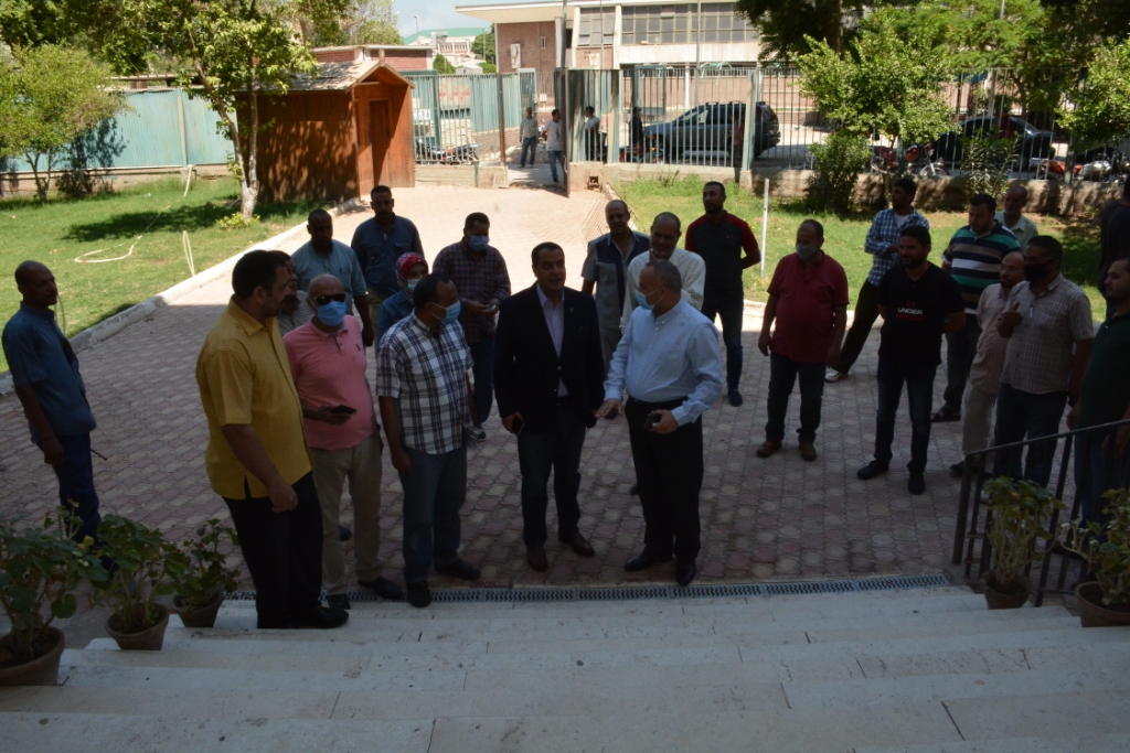 نائب رئيس جامعة أسيوط في زيارة مفاجئة بالوحدة السكنية (د) التابعة لقطاع الوفود الطلابية