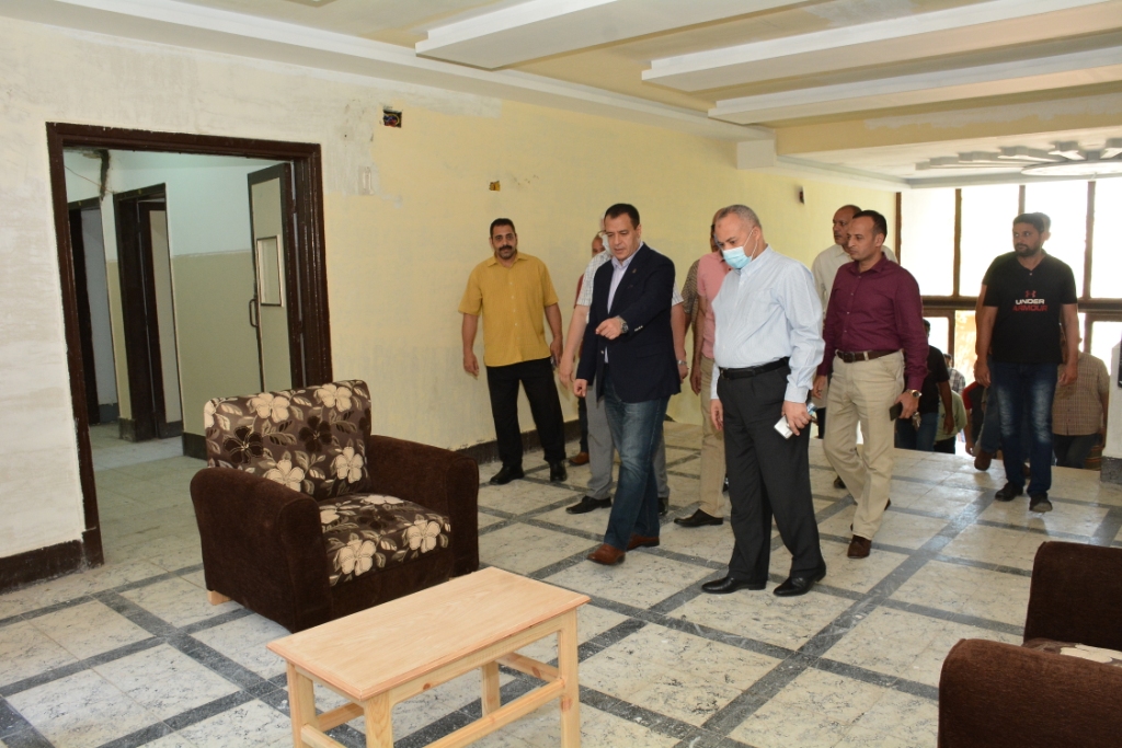 نائب رئيس جامعة أسيوط في زيارة مفاجئة بالوحدة السكنية (د) التابعة لقطاع الوفود الطلابية
