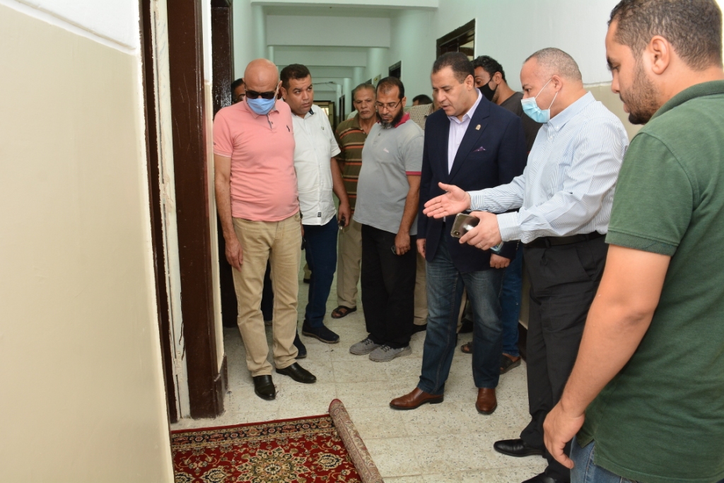 نائب رئيس جامعة أسيوط في زيارة مفاجئة بالوحدة السكنية (د) التابعة لقطاع الوفود الطلابية