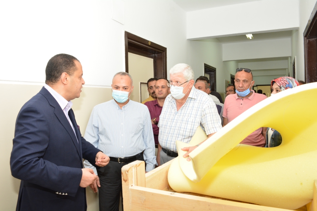 نائب رئيس جامعة أسيوط في زيارة مفاجئة بالوحدة السكنية (د) التابعة لقطاع الوفود الطلابية