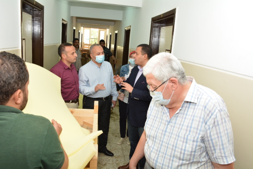 نائب رئيس جامعة أسيوط في زيارة مفاجئة بالوحدة السكنية (د) التابعة لقطاع الوفود الطلابية