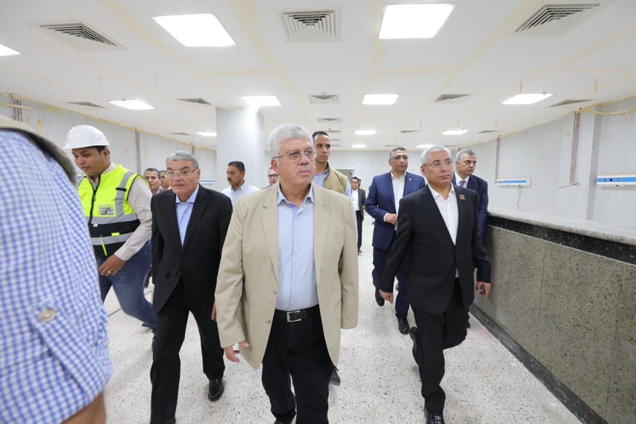 وزير التعليم العالي يتفقد مستشفى المنيا الجامعى الجديد ثلاثي الأجنحة