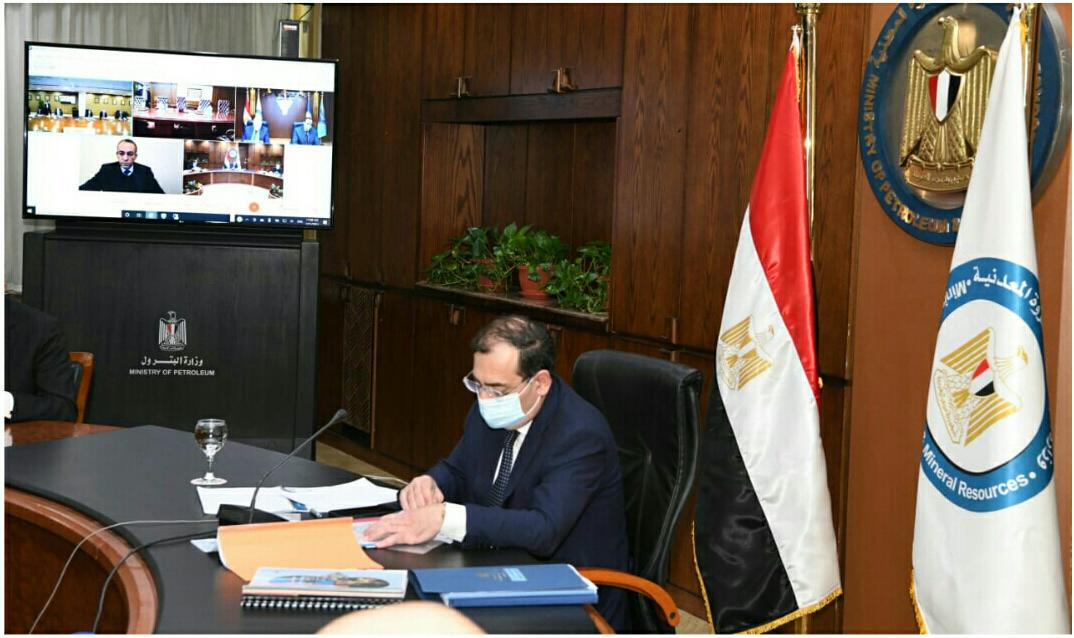 وزير البترول يعقد الجلسة عبر الفيديو كونفرانس