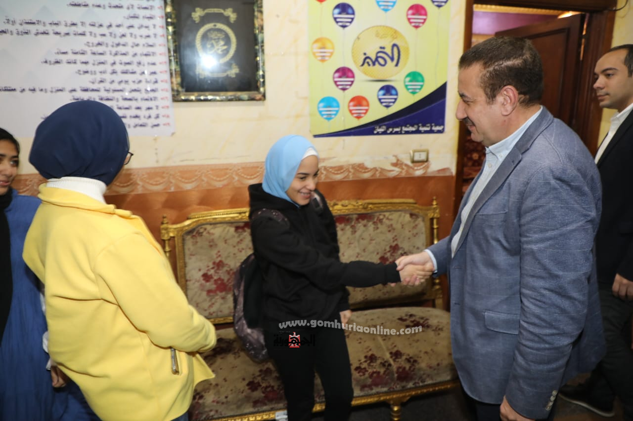 محافظ المنوفية خلال تفقده دار الملوك للأيتام بالباجور