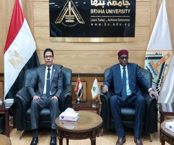 رئيس جامعة بنها يبحث مع سفير دولة تشاد سبل التعاون المشترك