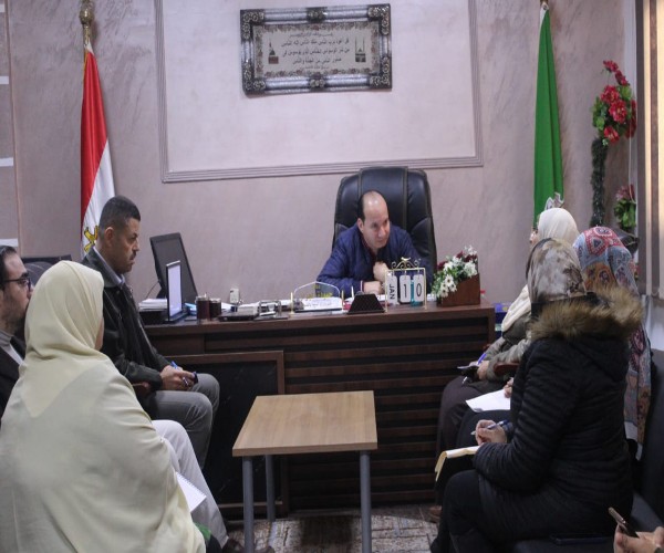 الجزار يجتمع مع فريق العمل المشرف على مبادرة الكشف عن الأورام بالقليوبية 