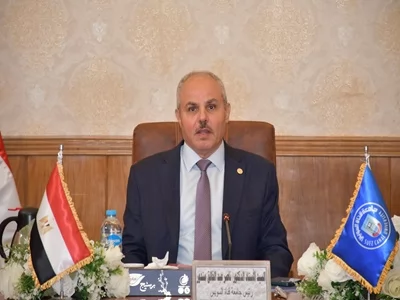 الدكتور ناصر مندور رئيس جامعة قناة السويس