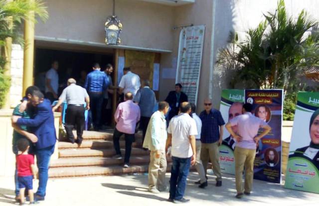 إقبال متوسط فى بداية انتخابات نقابة الأطباء بالفيوم