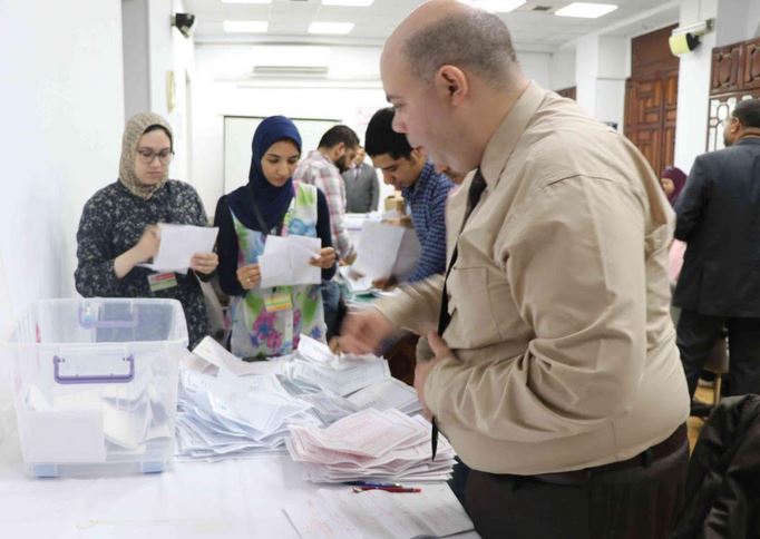 بالصور.. غلق باب التصويت وبدء عملية الفرز في انتخابات التجديد النصفي لنقابة الأطباء وبدء عمليات الفرز
