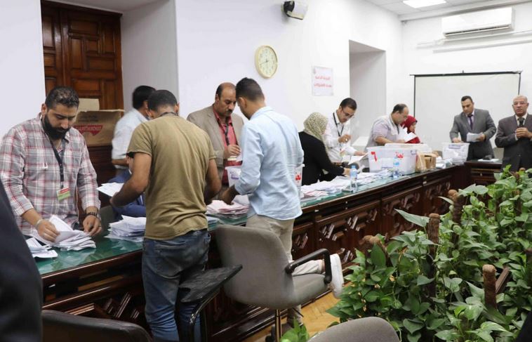 بالصور.. غلق باب التصويت وبدء عملية الفرز في انتخابات التجديد النصفي لنقابة الأطباء وبدء عمليات الفرز