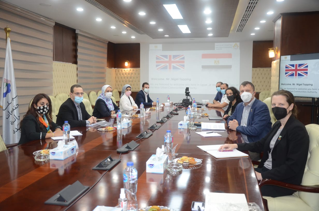 معاون وزير الإسكان يستقبل بطل العمل المناخي بانجلترا لبحث آليات التعاون