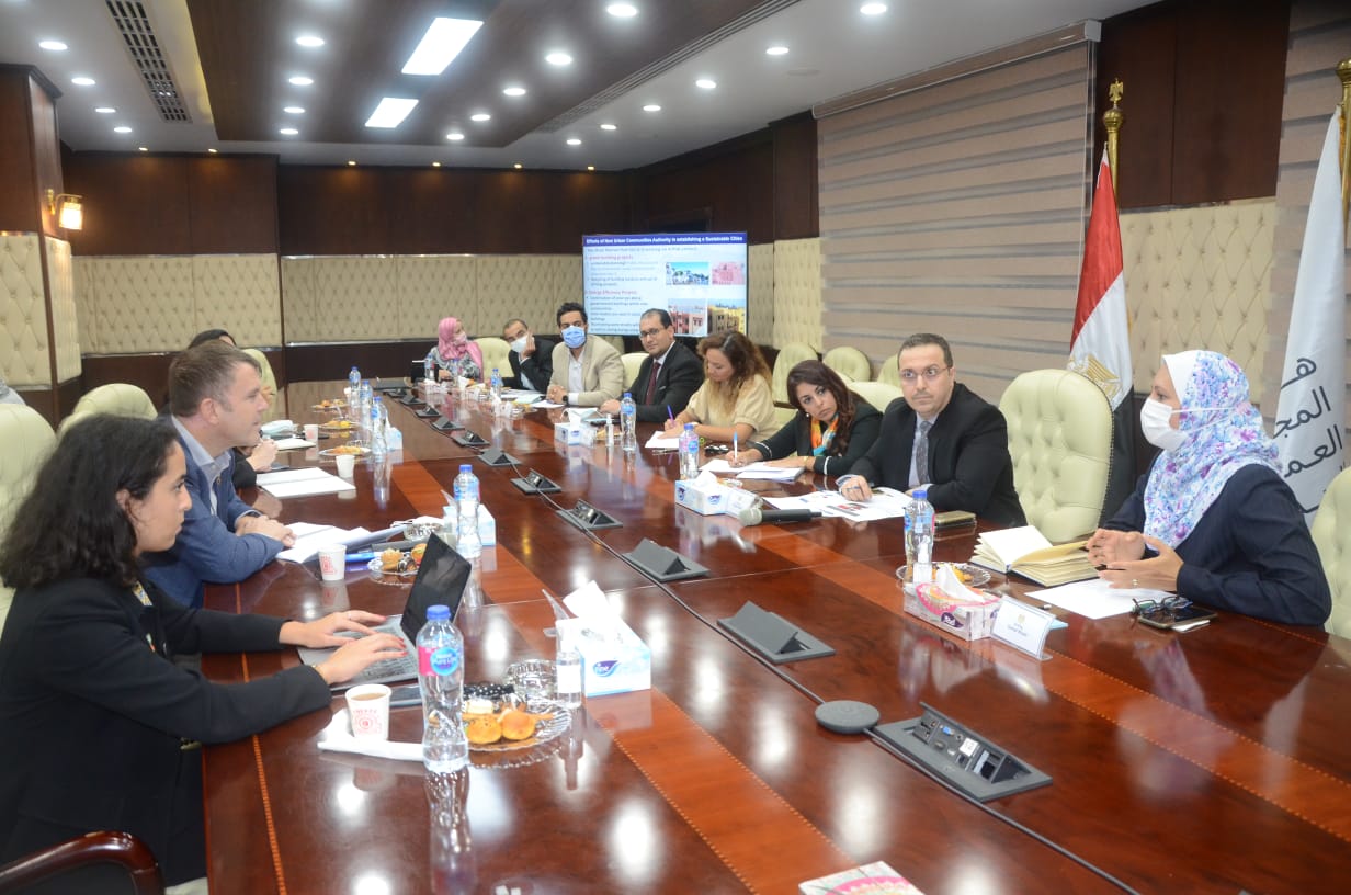معاون وزير الإسكان يستقبل بطل العمل المناخي بانجلترا لبحث آليات التعاون