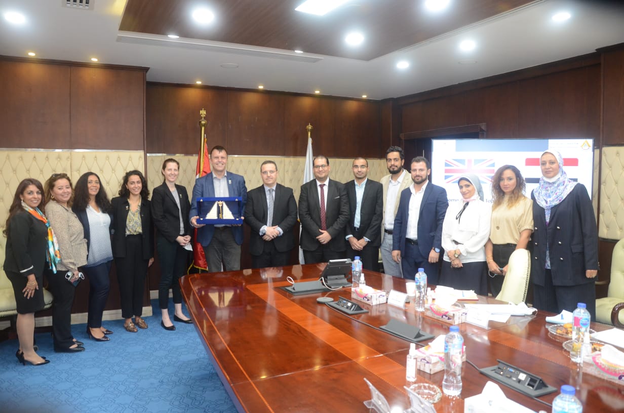 معاون وزير الإسكان يستقبل بطل العمل المناخي بانجلترا لبحث آليات التعاون