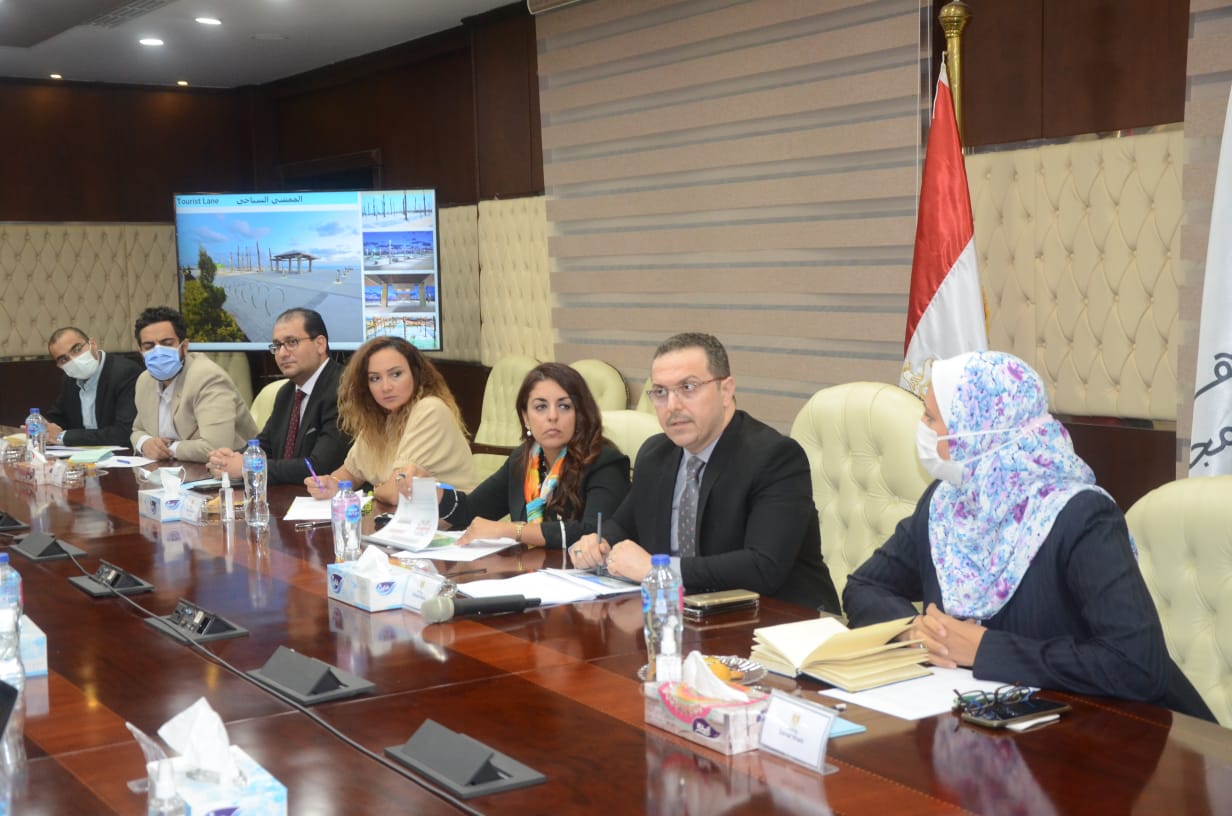 معاون وزير الإسكان يستقبل بطل العمل المناخي بانجلترا لبحث آليات التعاون