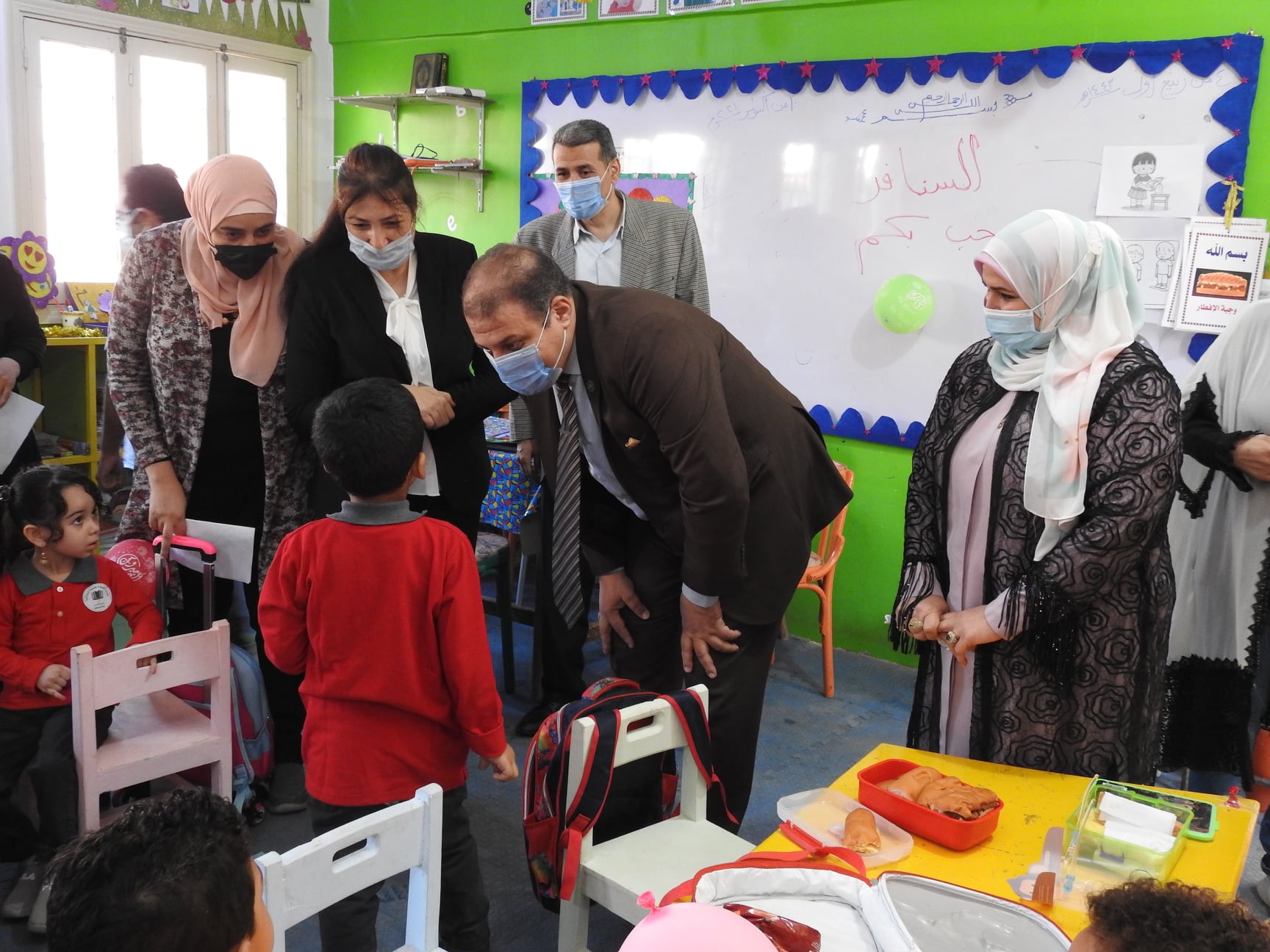 هانى عنتر وثريا منصور يتفقدا فصول رياض الأطفال