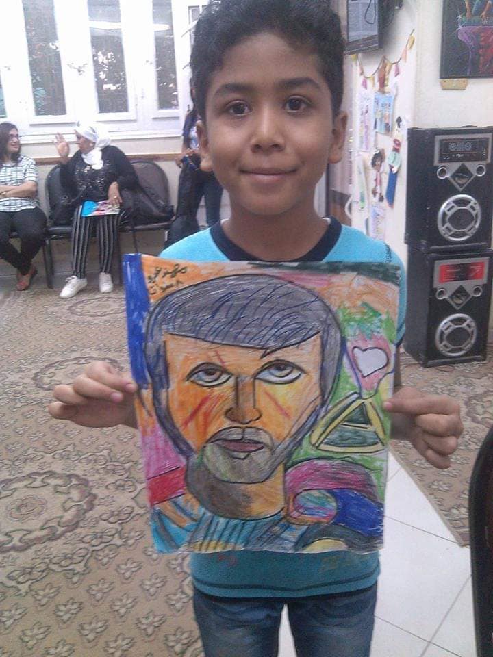 مهند.. موهبة لامعة فى الرسم والنحت .. صور