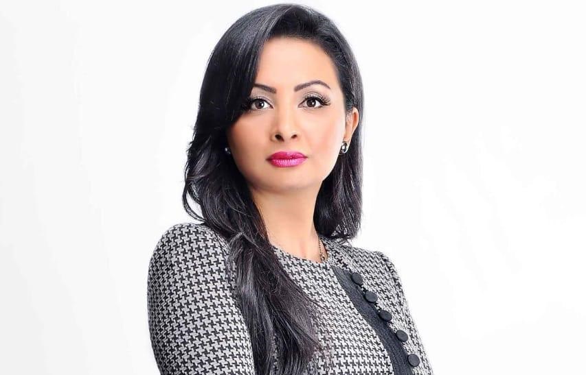 الإعلامية منى المراغي