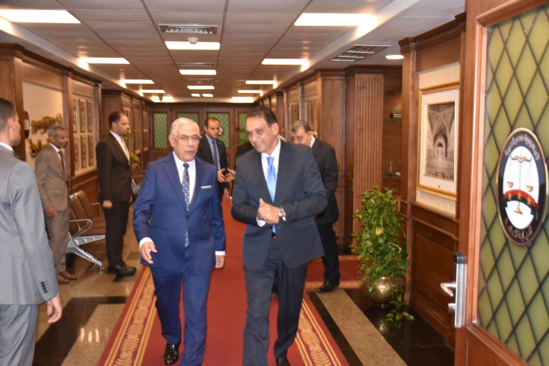 النائب العام يستقبل وزير شئون المجالس النيابية