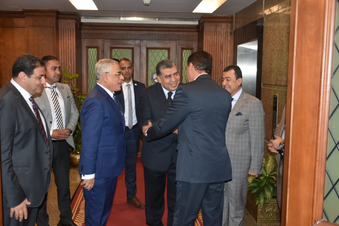 النائب العام يستقبل وزير شئون المجالس النيابية