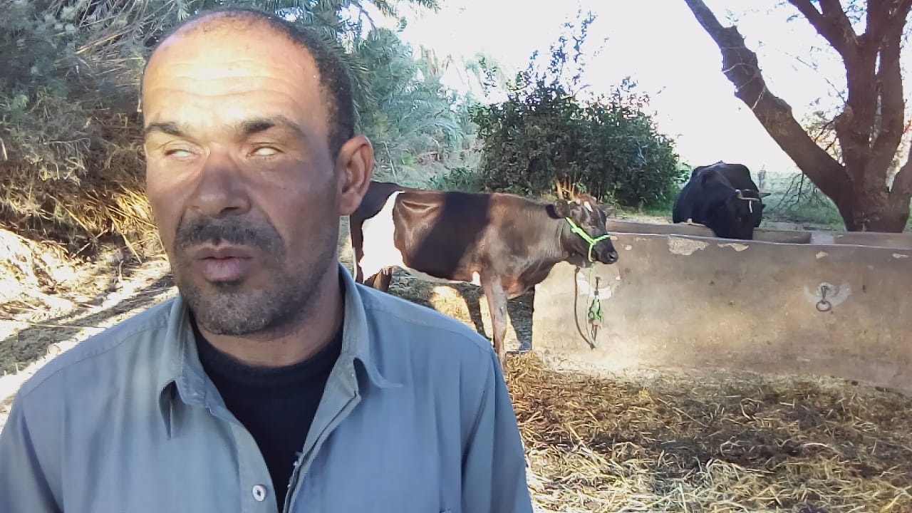 حمدى فقد بصره منذ ٤٧ عاما يري بنور قلبه فى الظلام  ويتمنى زيارة الكعبة .. صور 