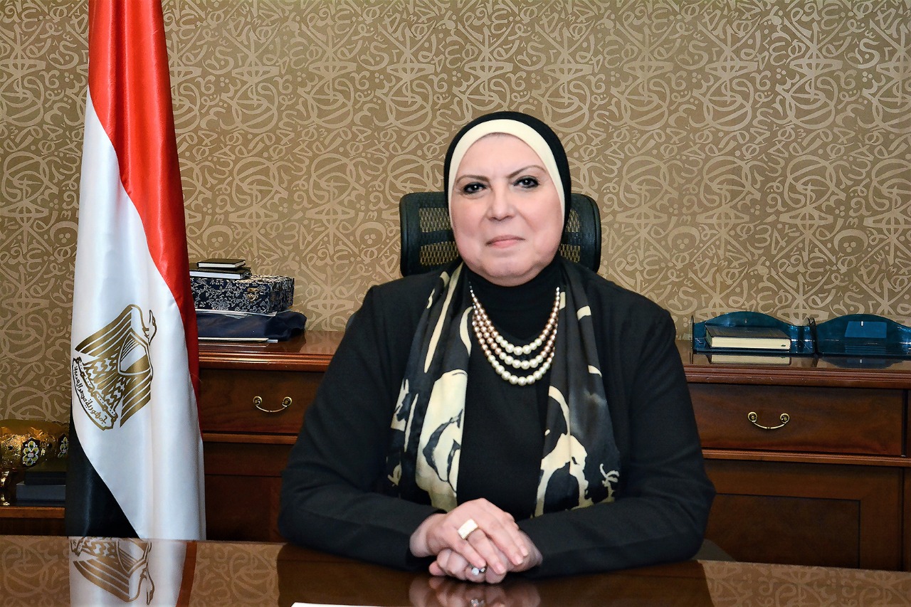 نيفين جامع- وزيرة التجارة والصناعة