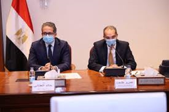 وزيرا السياحة والاتصالات يشهدان توقيع البروتوكول 