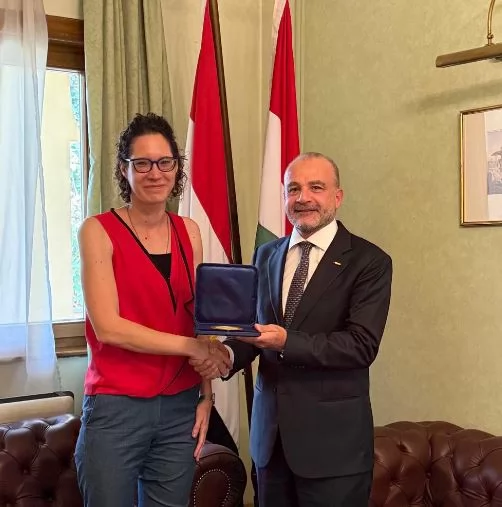 رئيس الدولي للسلاح يبحث سبل التعاون مع سفيرة المجر