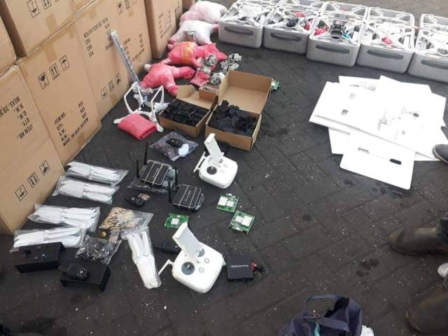 إحباط تهريب طائرات تجسس واجهزة لاسلكي بجمارك السخنة 