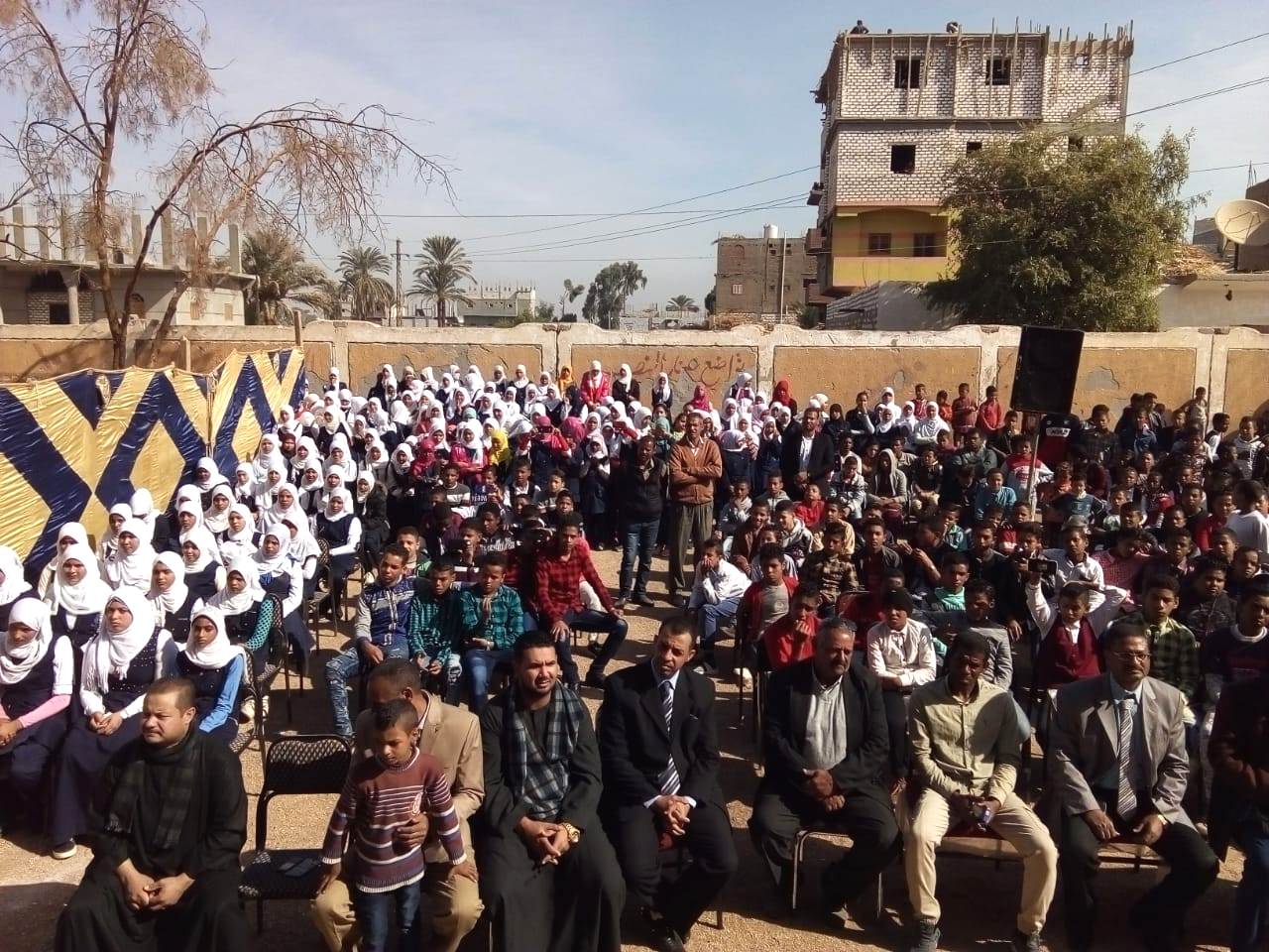 تعليم قنا تحارب الثأر بقافلة طبية ومركز ثقافي .صور