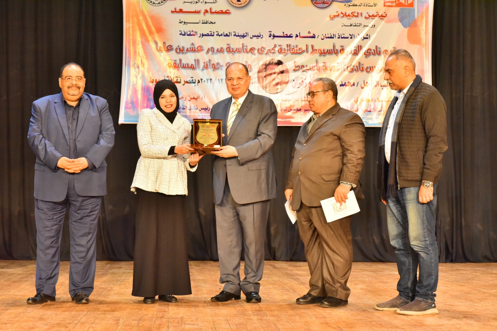 محافظ أسيوط يشهد افتتاح معرض 