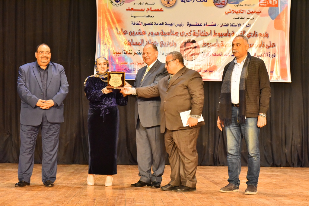 محافظ أسيوط يشهد افتتاح معرض 
