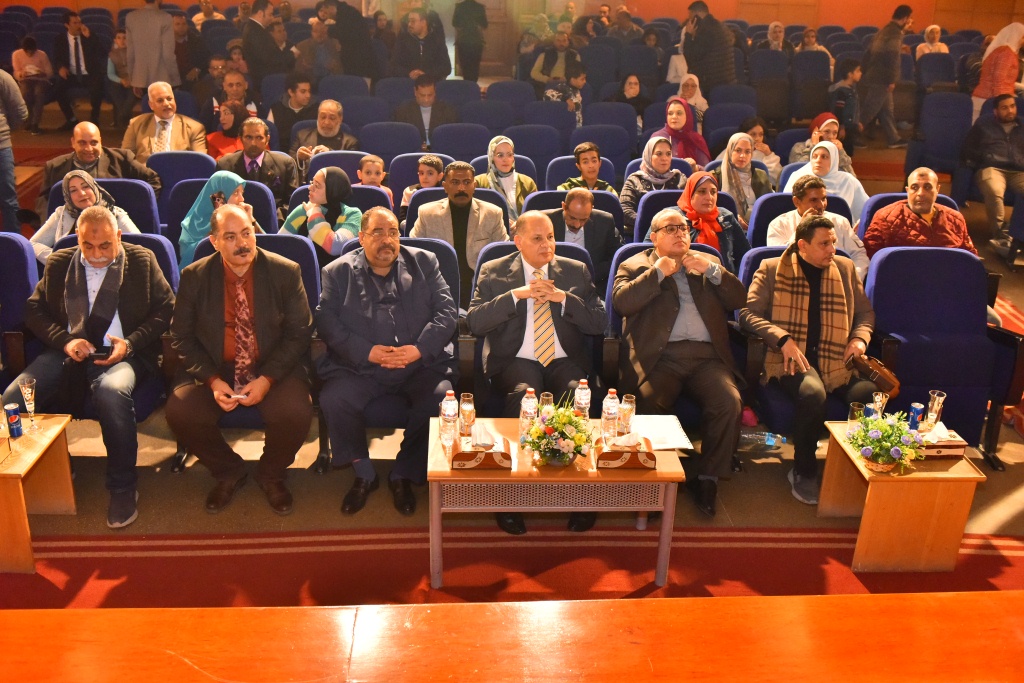 محافظ أسيوط يشهد افتتاح معرض 