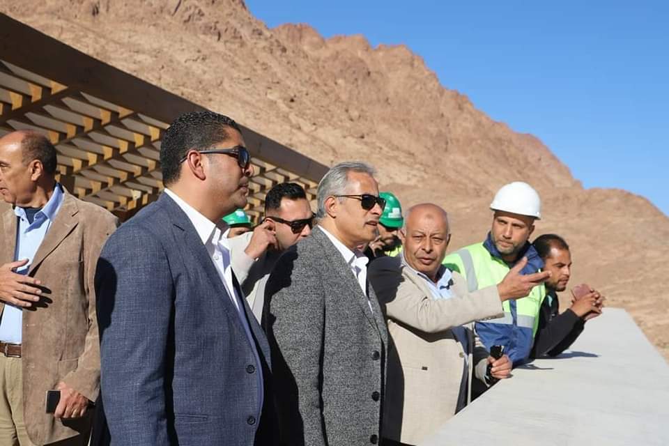وزير القوى العاملة يتفقد مشروع التجلي الاعظم بجنوب سيناء 