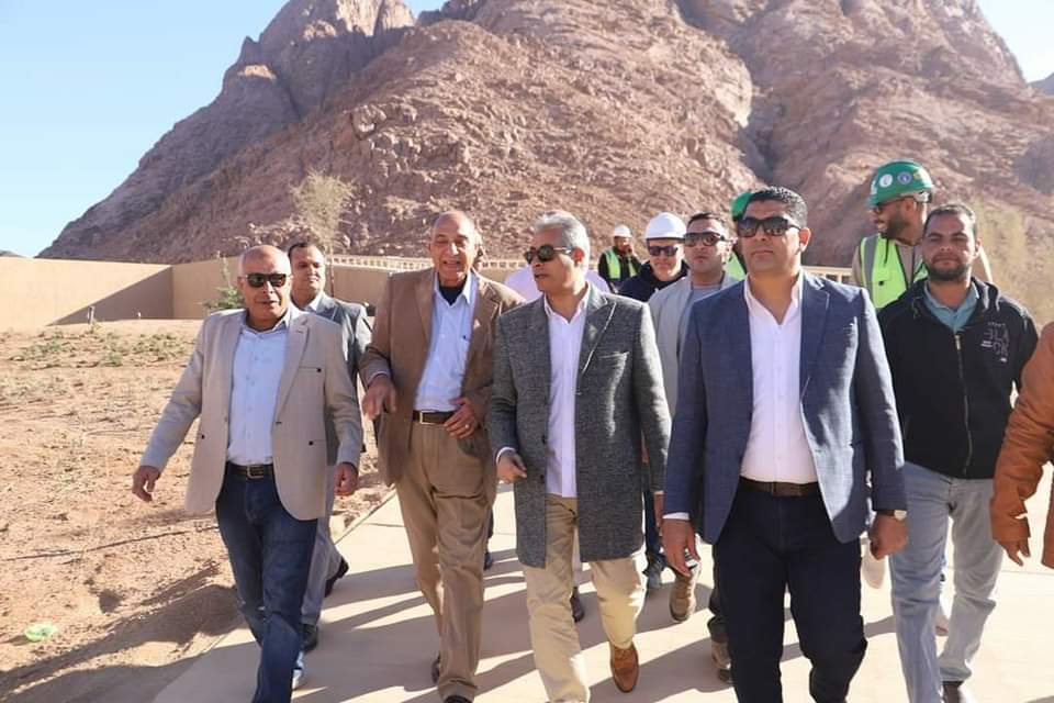 وزير القوى العاملة يتفقد مشروع التجلي الاعظم بجنوب سيناء 