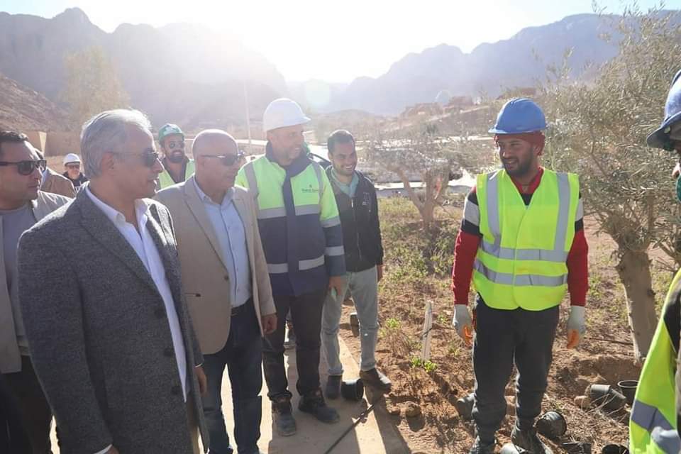 وزير القوى العاملة يتفقد مشروع التجلي الاعظم بجنوب سيناء 