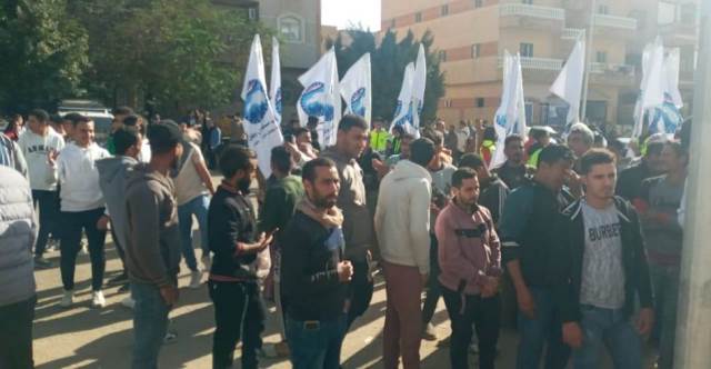 أطول طابور إنتخابى فى مدينة بدر يصوتون بلجنة المغتربين.. بالفيديو