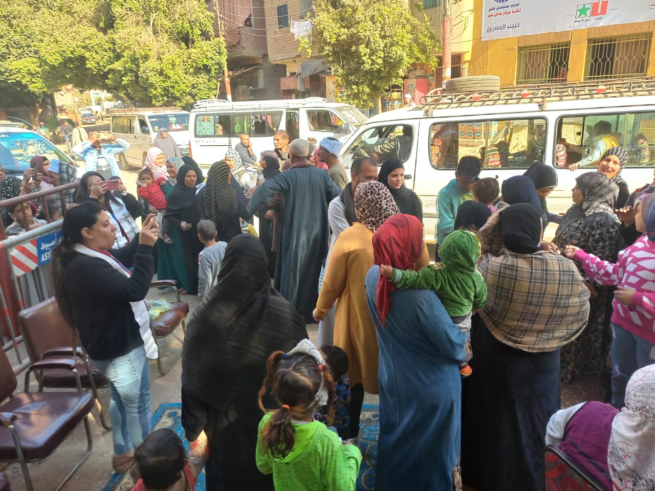 مسيرات حاشدة واقبال كثيف على اللجان الإنتخابية بأسيوط