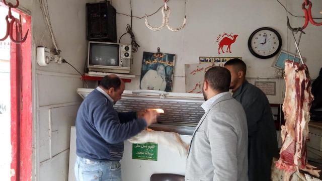 حملات مكثفة على محلات الجزارة بالفيوم