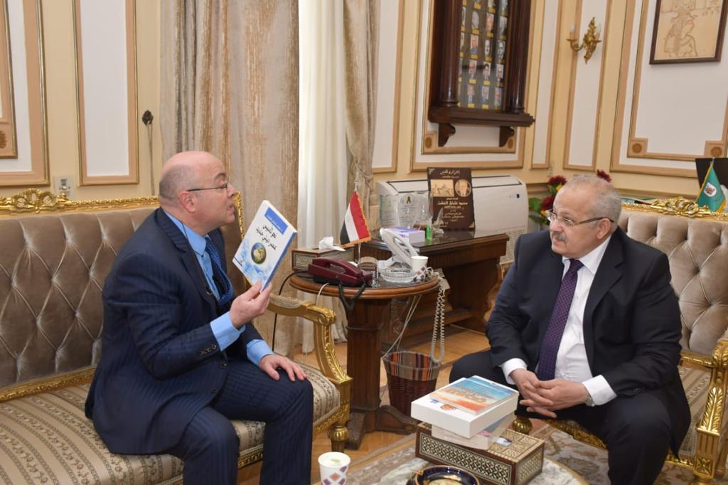 رئيس جامعة القاهرة يستقبل سفير المفرب في مصر لبحث سبل تعزيز التعاون الأكاديمي بين الجامعة والمغرب
