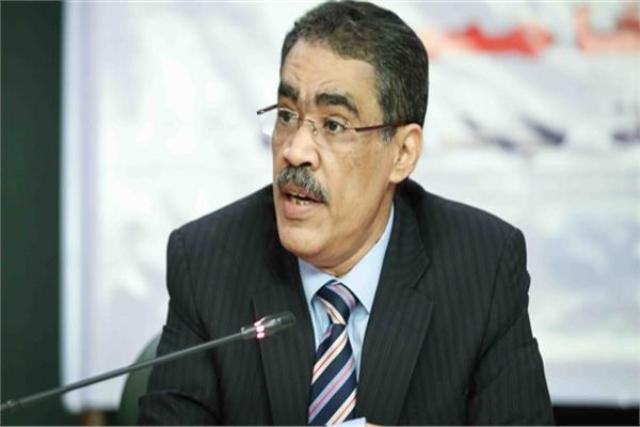 وزير القوى العاملة ونقيب الصحفيين يستجيبان لحل الأزمة المالية لتقنين أوضاع جريدة العمال العريقة