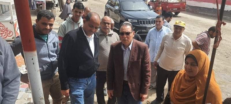 محافظ الشرقية يتفقد معرض السلع الاستهلاكية بمركز فاقوس