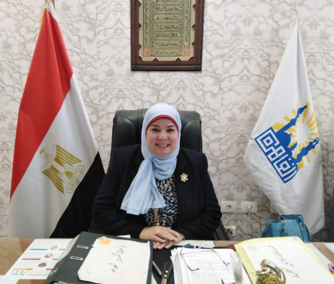 مدير  عام إدارة المعادي التعليمية تتفقد سير الامتحانات ومتابعة تطبيق الإجراءات الاحترازية