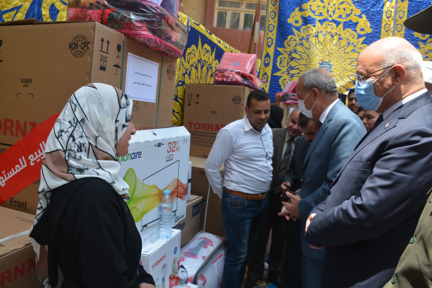 الهجان وسوسه يشهدان توزيع أجهزة عرائس على 6 فتيات من الأيتام وغير القادرين 