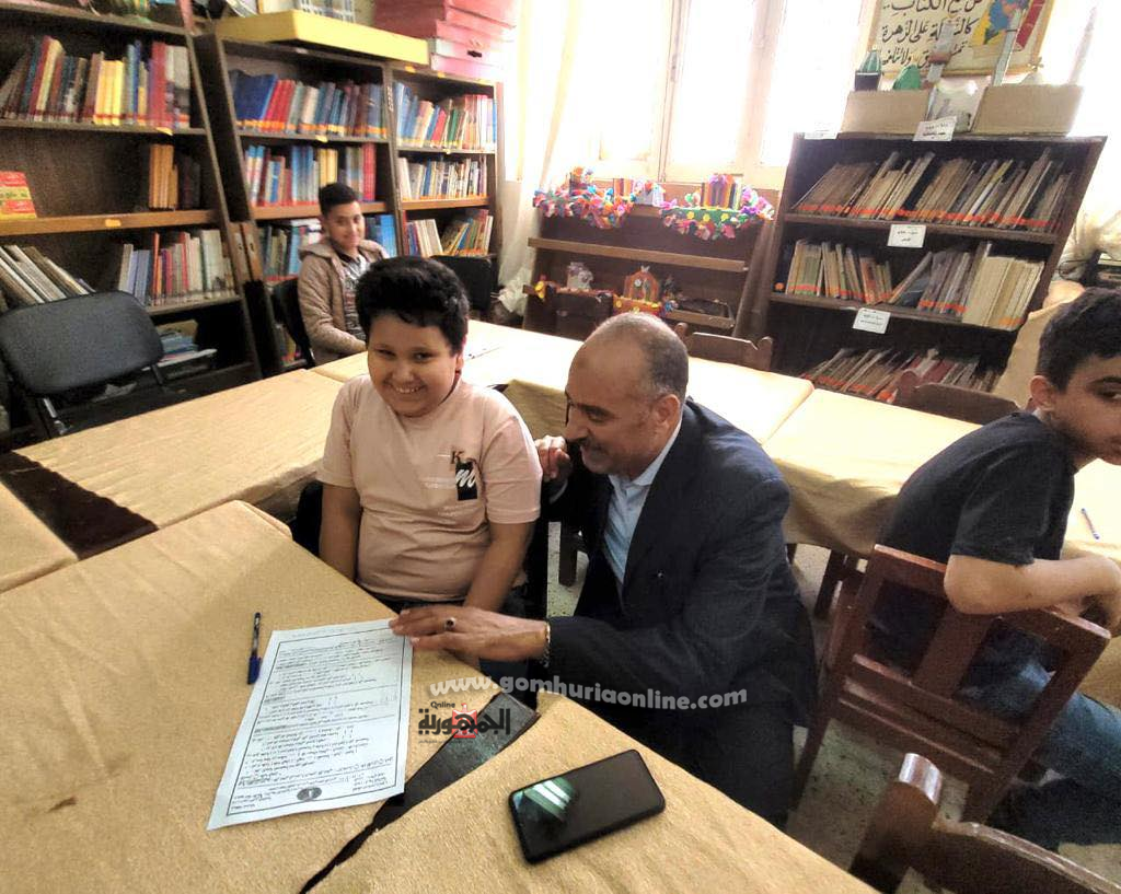 الفولى خلال تفقده إمتحانات طلاب الدمج