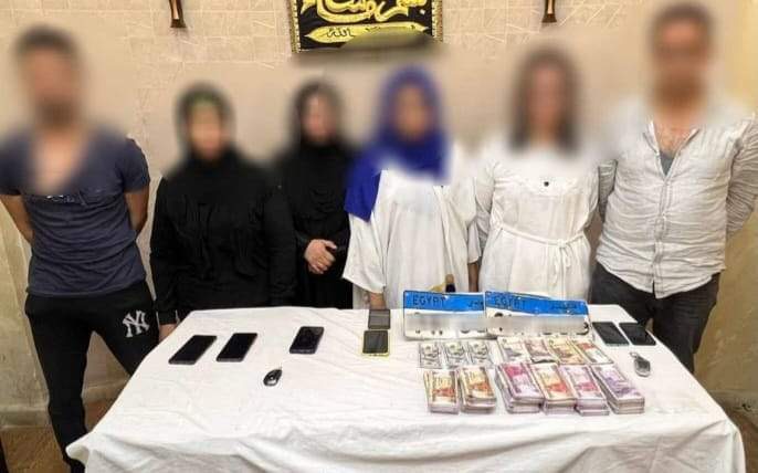 المتهمون والمضبوطات 
