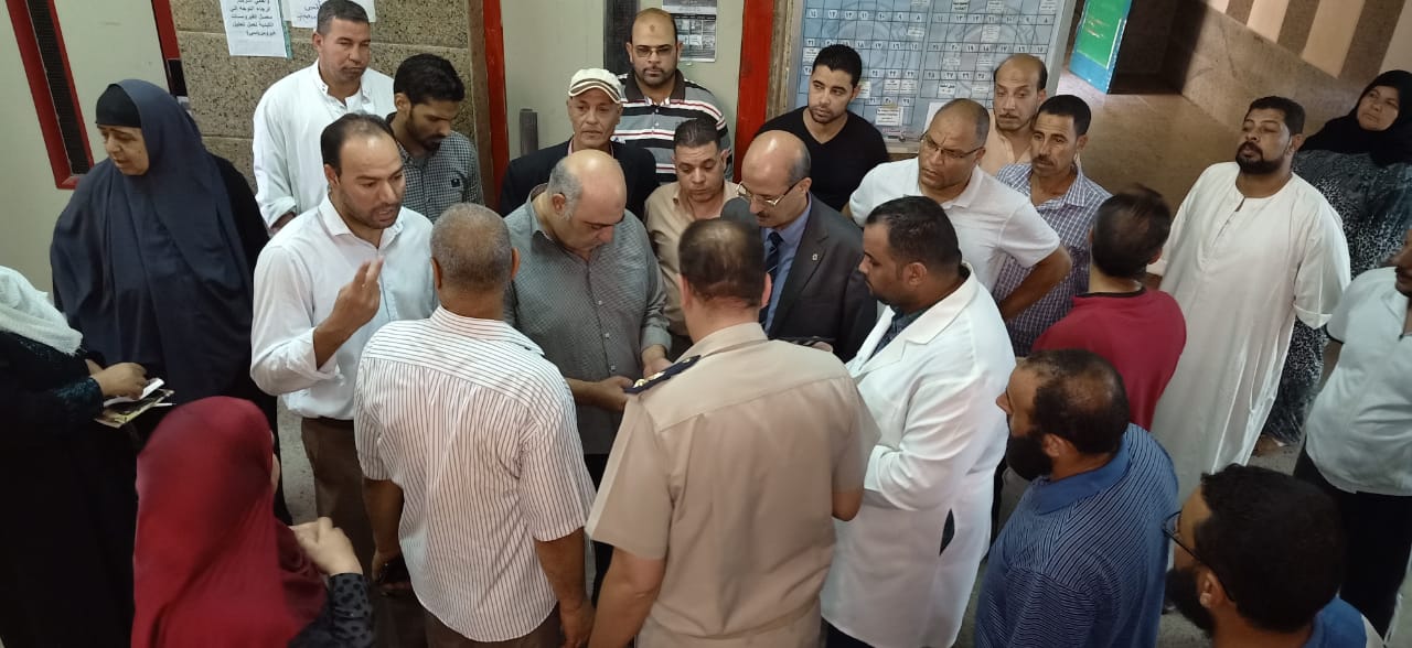 انتقال مدير مباحث البحيرة والنيابة العامة لمستشفي حوش عيسي لانهاء اجراءات دفن ضحايا حادث العمالة الزراعية 