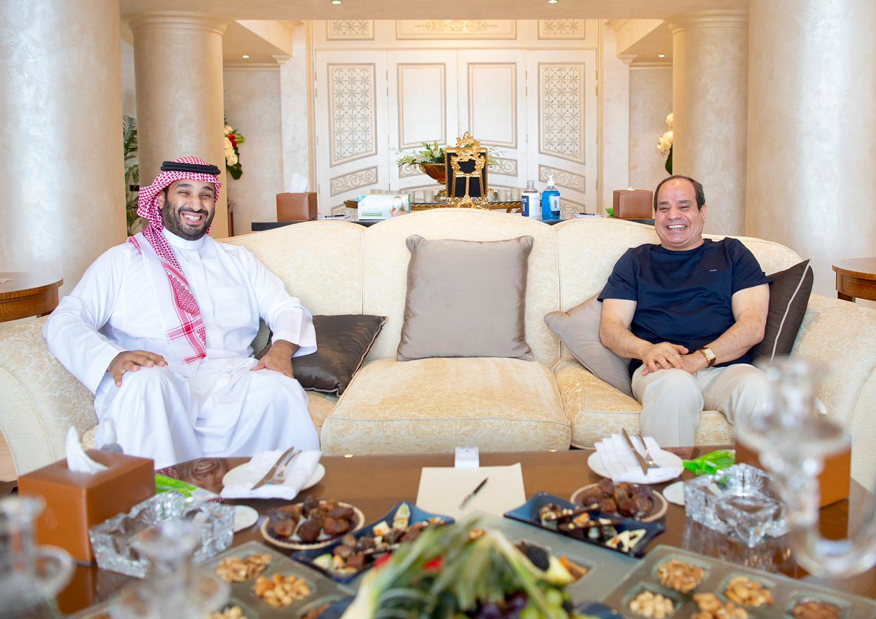 الرئيس السيسي يلتقي ولي العهد السعودي في شرم الشيخ