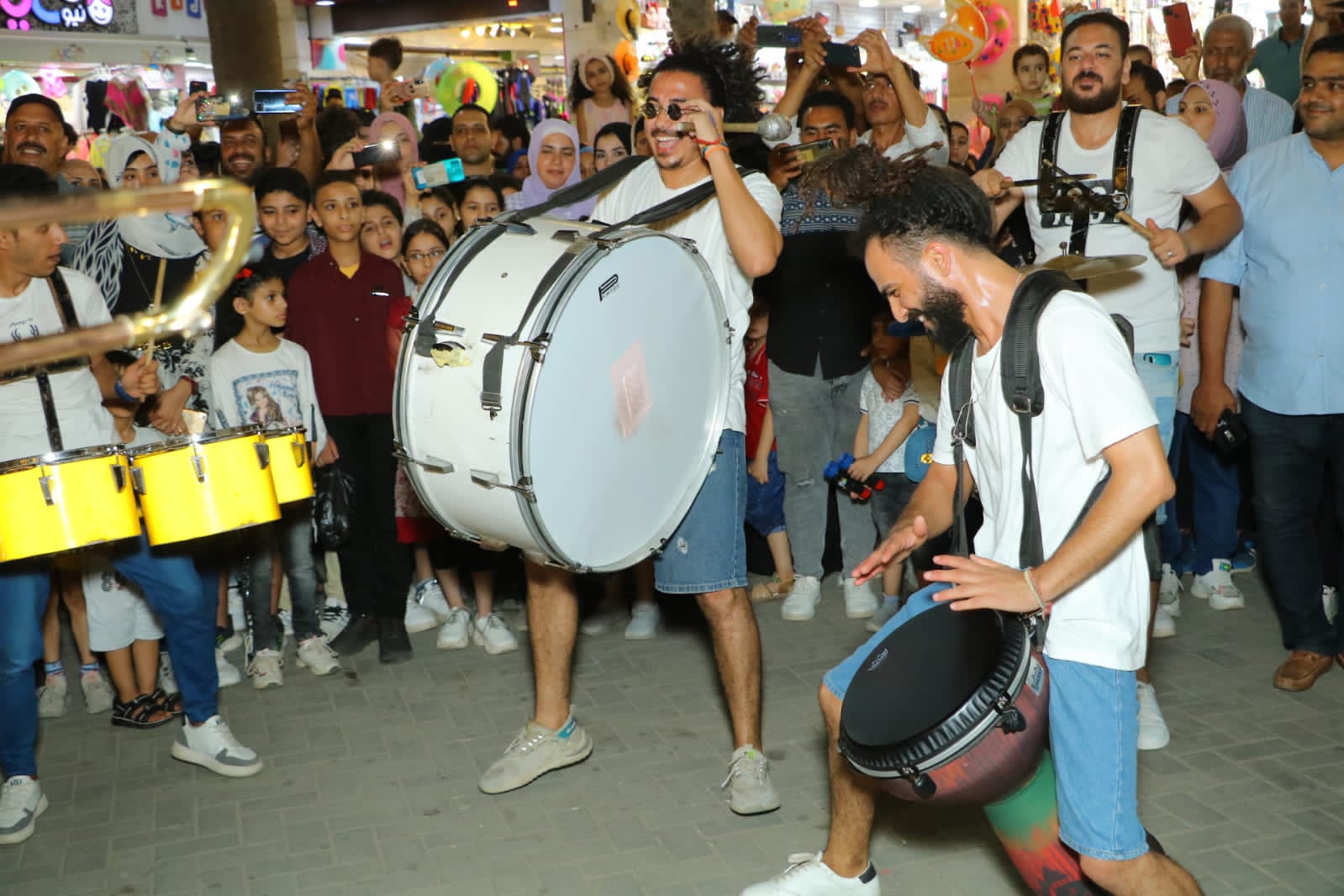 فى حفل آخر بهذه الليلة ...رأس البر تحتضن حفل فنى بشارع النيل