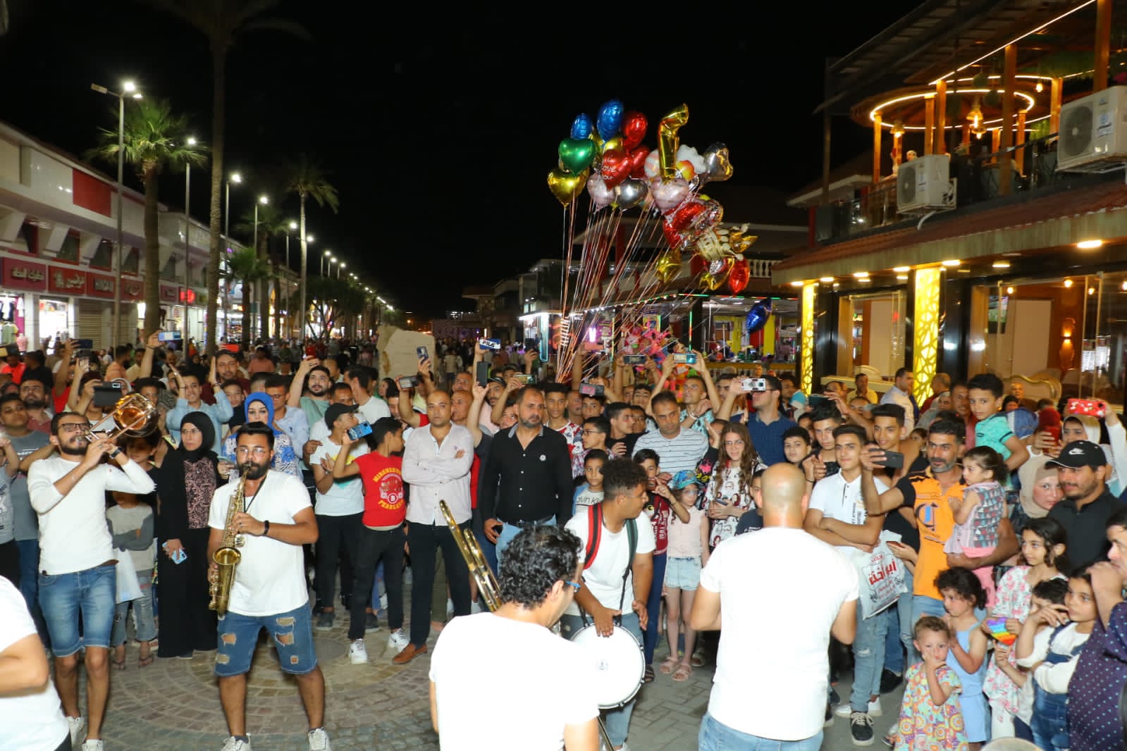 فى حفل آخر بهذه الليلة ...رأس البر تحتضن حفل فنى بشارع النيل